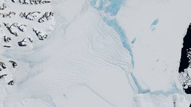 Odlomila se: Golema santa leda s Antarktike otplutala u more