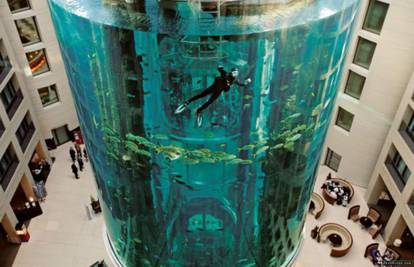 Hotelski lift prolazi kroz više od milijun  litara morske vode 