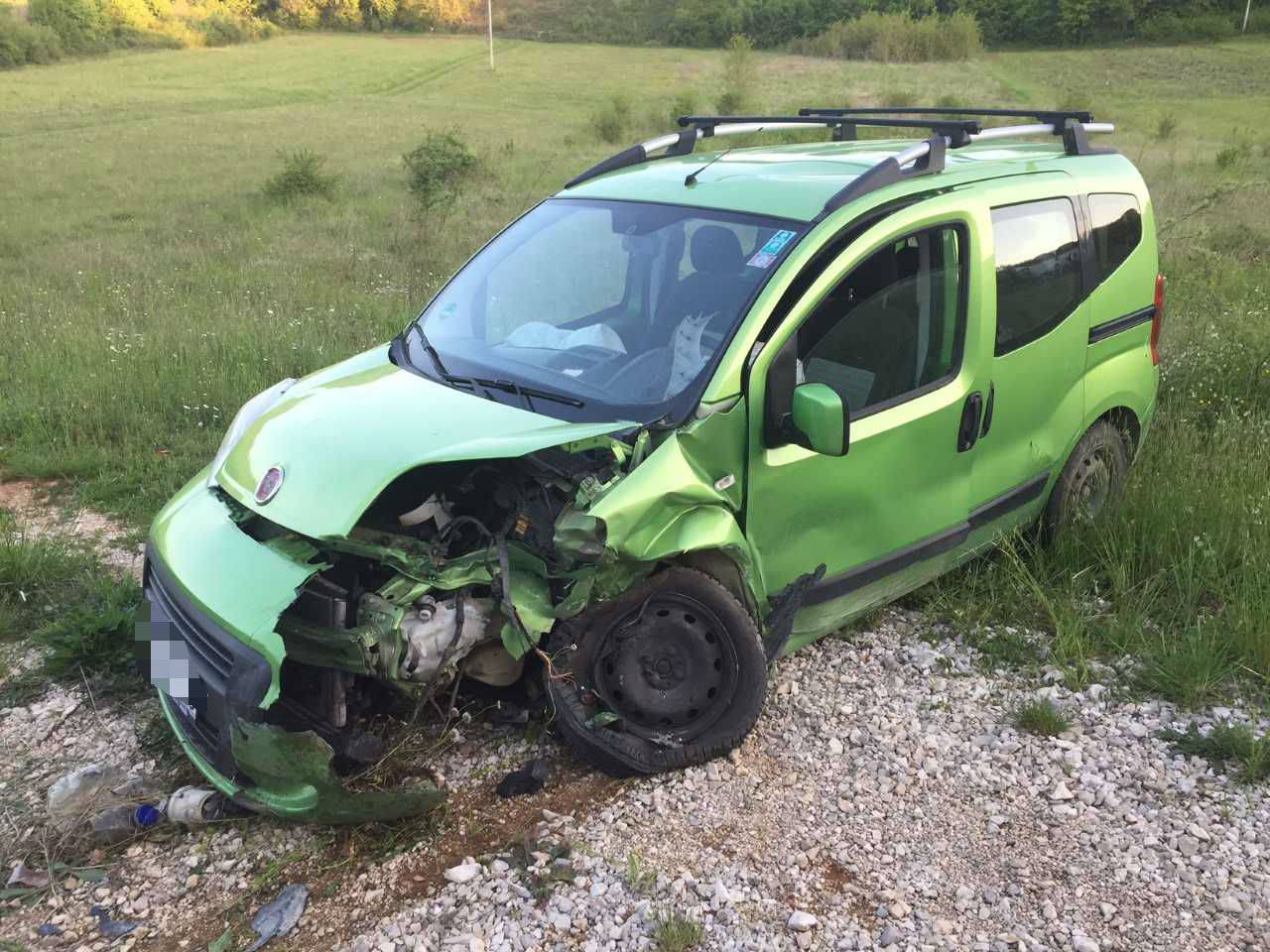 Nesreća kraj Motovuna: Vozač je ispao iz auta nakon sudara
