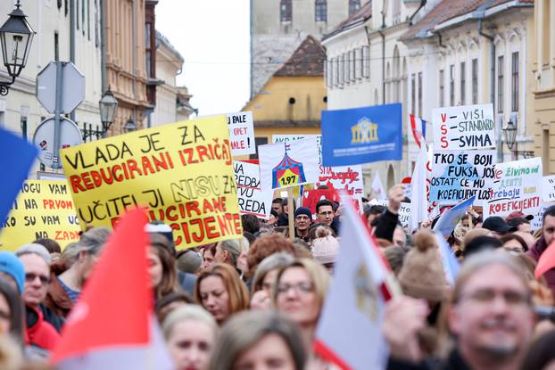 Zagreb: Veliki prosvjed prosvjetara na Trgu svetog Marka