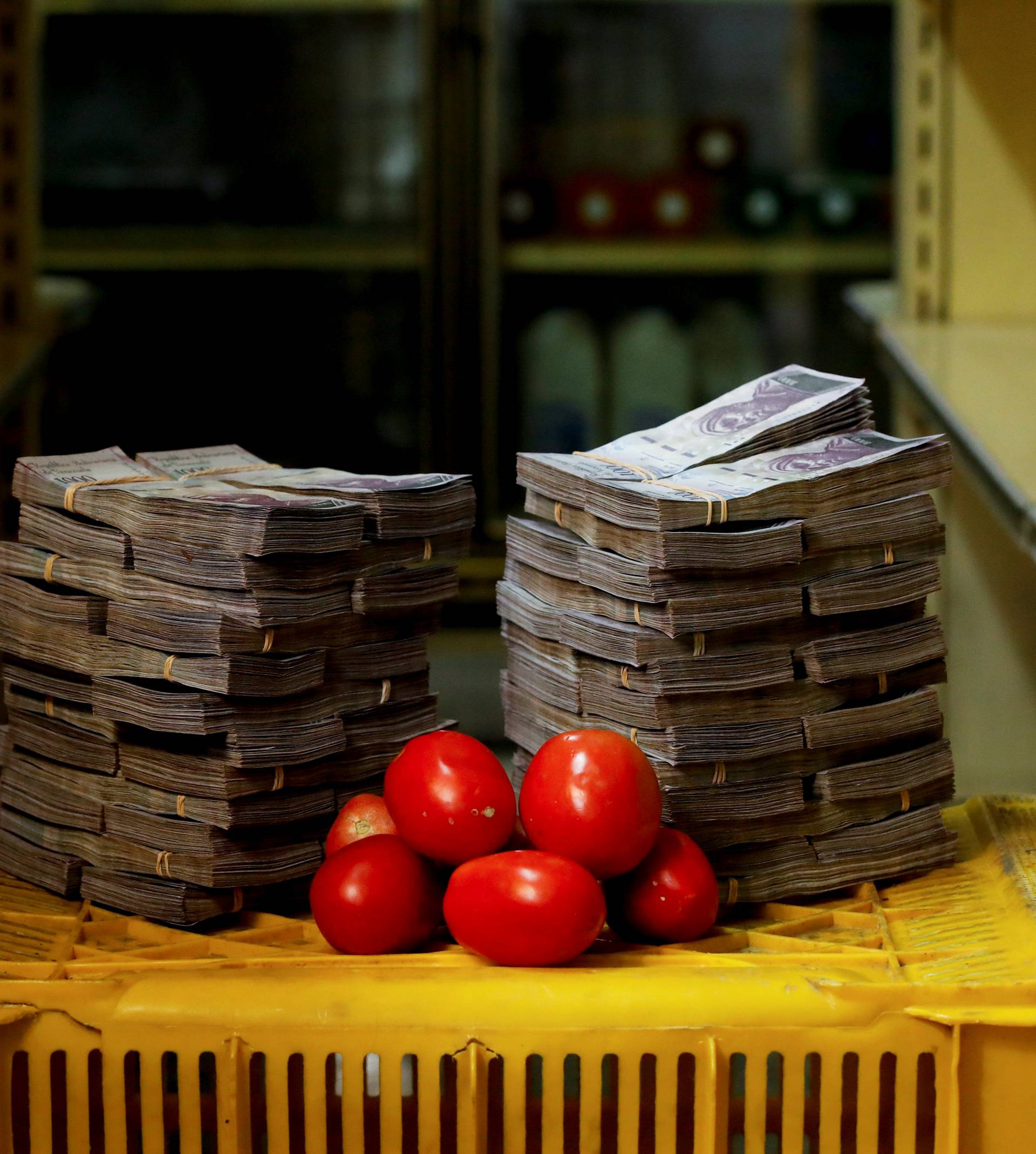The Wider Image: Venezuelans rush to shops before monetary overhaul