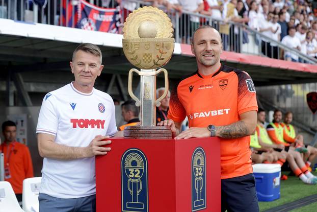 Rijeka: Ante Miše i Gordon Schildenfeld s Rabuzinovim suncem ulaze na stadion