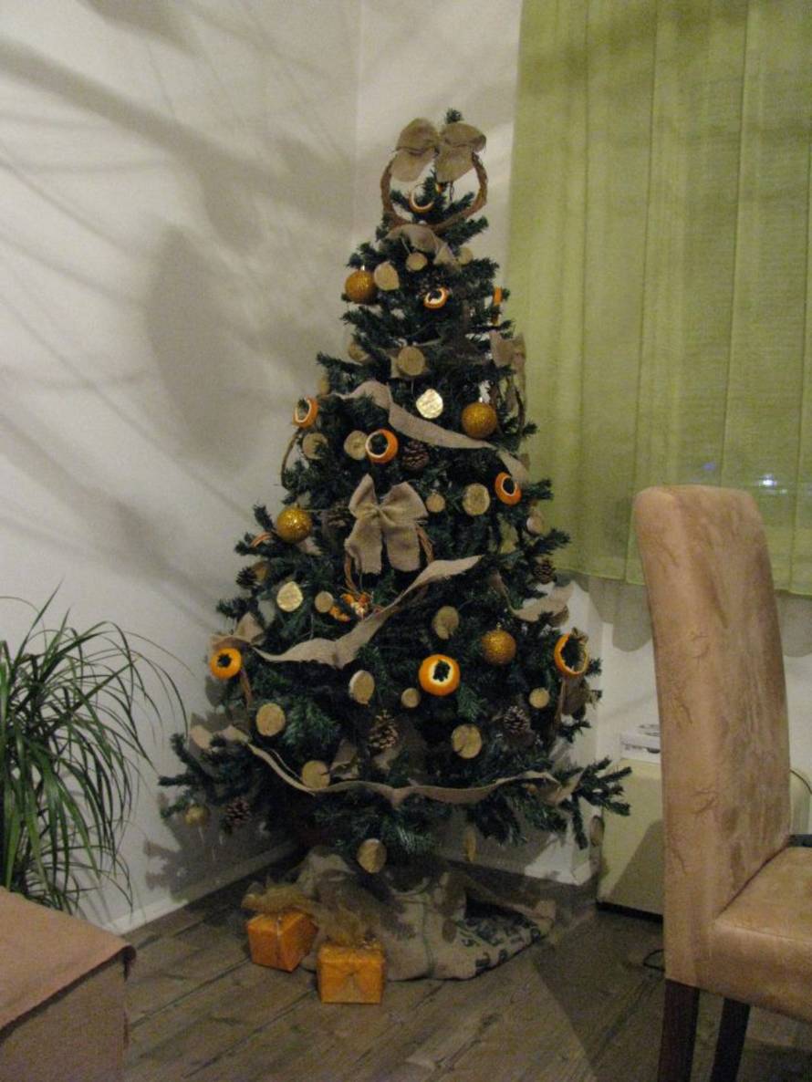 Šaljite fotografije božićnih jelki i osvojite vrijednu nagradu...