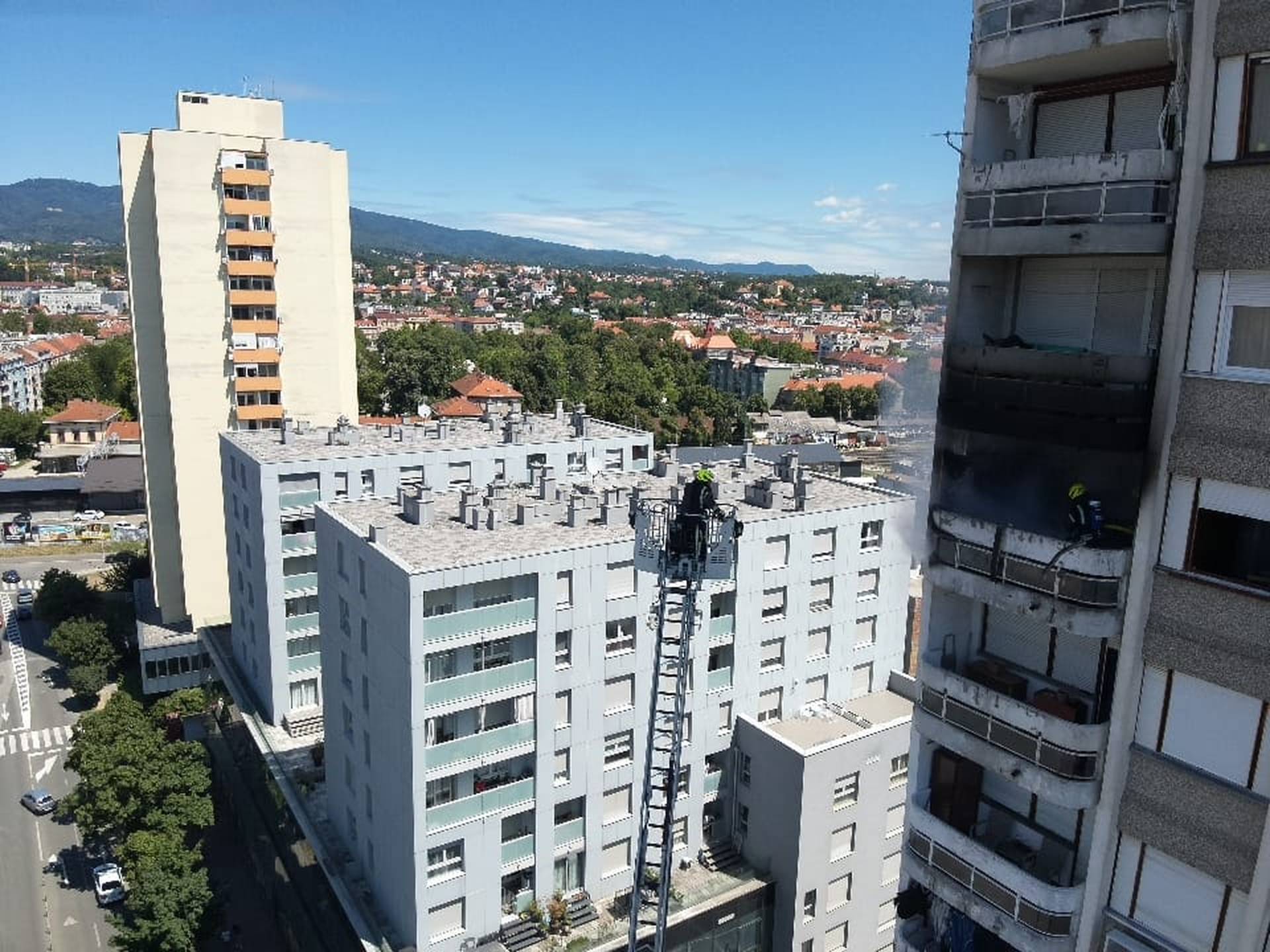 FOTO Buktinja gutala stan u Zagrebu: Brzom intervencijom vatrogasci spriječili širenje!