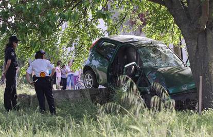 Zadar: Autom izletjeli s ceste, četvorica ozlijeđena