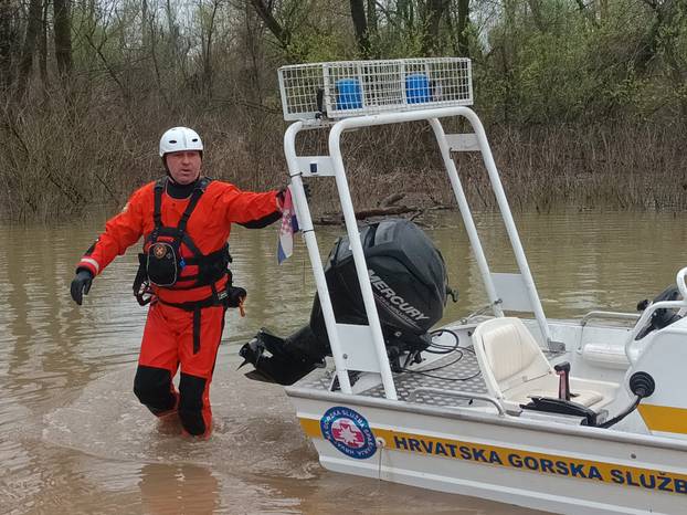 Babina Greda: Više ljudi završilo u Savi, traje velika akcija spašavanja
