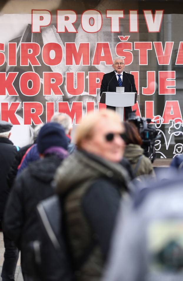 Zagreb, Prosvjed umirovljenika protiv siromaštva, korupcije i kriminala na glavnom gradskom Trgu