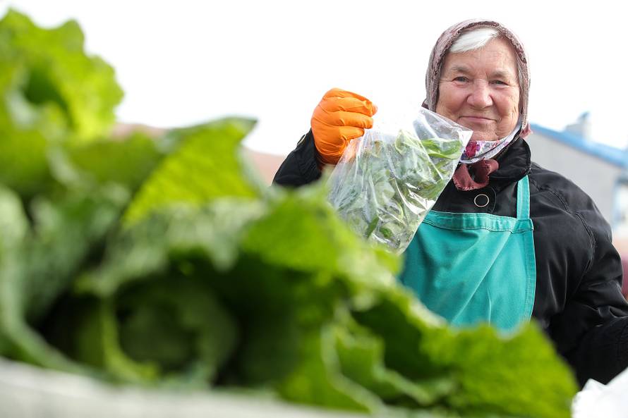 Kumica Dragica (76) na placu je već 66 godina: 'Smiju se kad kažem da nije špricano...'