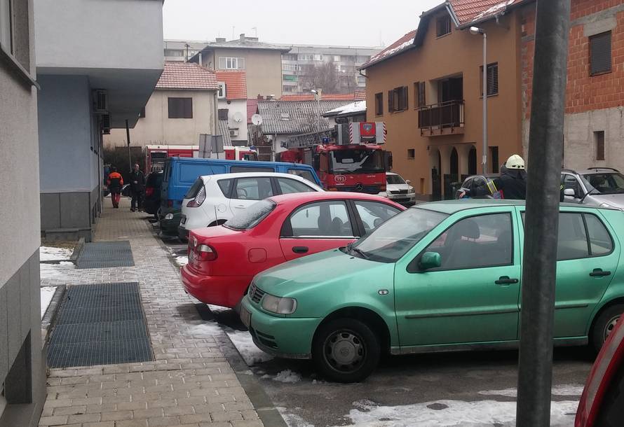 Drama: Ugašen požar na kući, vlasnika su prevezli u bolnicu