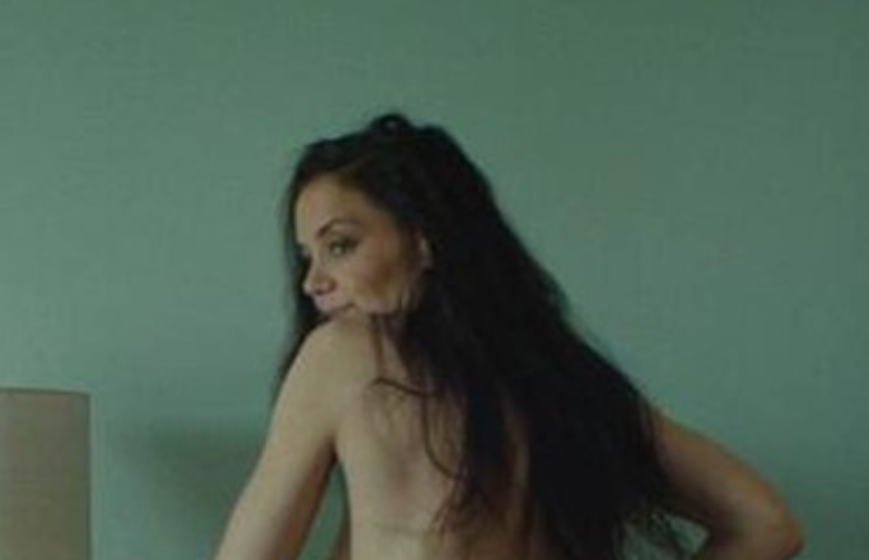 Katie Holmes iznenadila publiku kada se skinula u novom filmu koji je režirala i producirala...