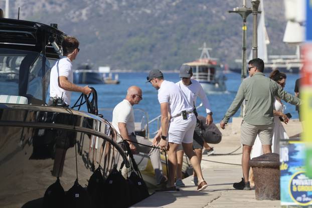 EKSKLUZIVNO Trogir: Nakon četverodnevnog krstarenja Jadranom Jeff Bezos i Lauren Sanchez napustili Hrvatsku