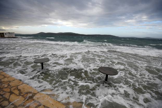 Šibenik: Jako jugo i plima poplavili Jadriju 