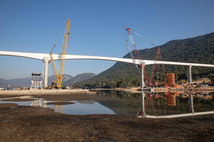 Uspješno postavljen posljednji segment mosta Ston u Brocama