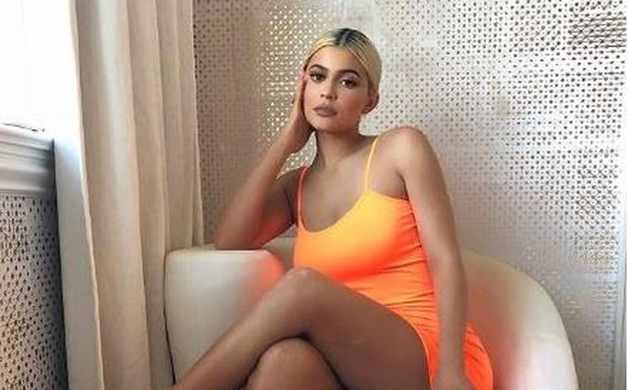 Razmažena Kylie: Po hotelima rezervira sobu i za svu šminku