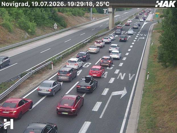 FOTO Ogromne gužve na cestama. Vozi se u kolonama
