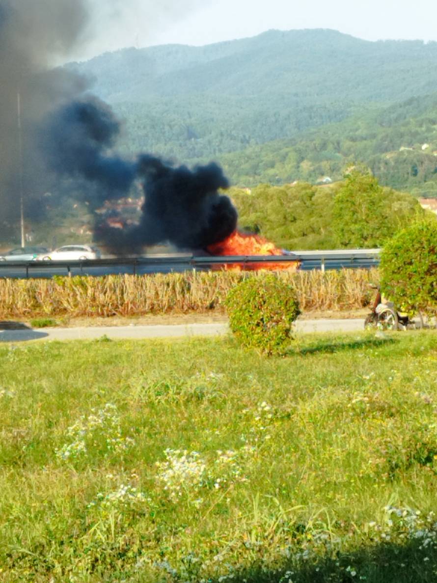 VIDEO Auto gorio kod Zaprešića