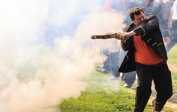 Stoljećima stara tradicija pucanja iz kubura na Uskrsni ponedjeljak u Velikom Taboru