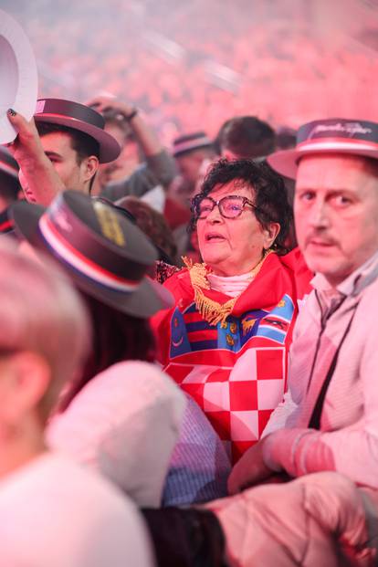 FOTO Miroslav Škoro hitovima okupio stare i mlade, evo kakva je atmosfera u Areni Zagreb...