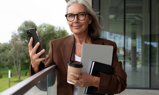 9 modnih dodataka koje svaka žena nakon 50-e mora imati