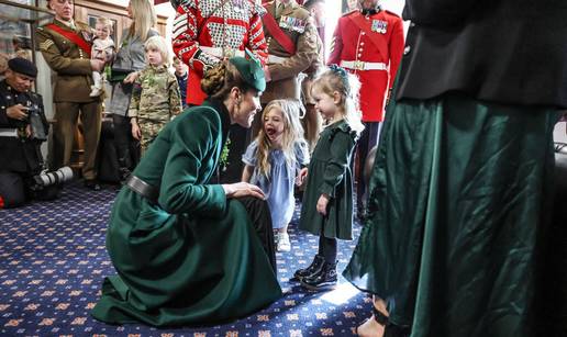 VIDEO Djevoj&ccaron;ica (3) sko&ccaron;ila na Kate: Pogledajte njenu reakciju