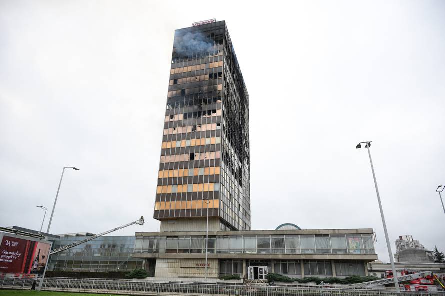 Zagreb: Ugašena vatra na Vjesnikovom neboderu 