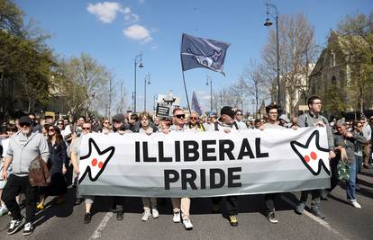 Mađari se izruguju Orbanovoj anti-LGBT politici: 'Oduzeo bi im pravo jer su svi kriminalci...'