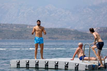 FOTO/VIDEO Skoči, Joško, skoči! 'Vatreni' pokazao isklesano tijelo i zaludio obožavateljice