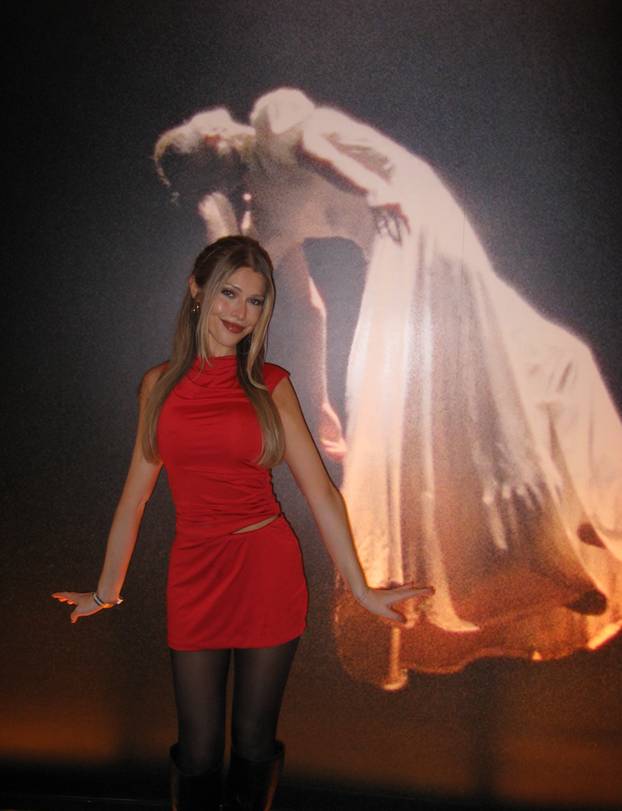 FOTO Becca Moore izazvala kaos na internetu: Iako vodi podcast, svi lude zbog njezinih fotki