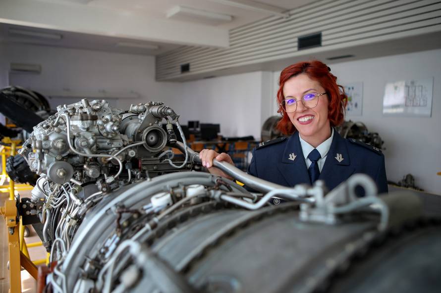 Bojnica Melita: Naše pilote učim zanatu i ganjam titulu misice