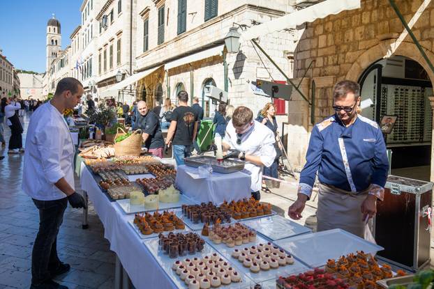 Dubrovnik: Tradicionalna Dubrovačka trpeza na Stradunu 