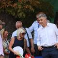 VIDEO &Scaron;to &cacute;e re&cacute;i histeri&ccaron;na publika na to? Plenkovi&cacute; u Sinju zapjevao veliki Oliverov hit