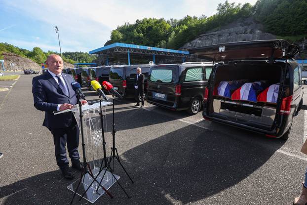 Na Grani?nom prijelazu Macelj održana je primopredaja posmrtnih ostataka hrvatskih žrtava izme?u Republike Slovenije i Republike Hrvatske