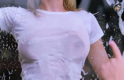 Na grudi poludi: Skupio brojne scene cura u mokrim majicama