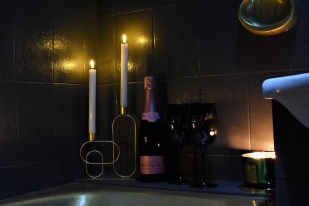 FOTO Stan u Zadru uređen je kao set iz filmova za odrasle: Evo koliko stoji noćenje