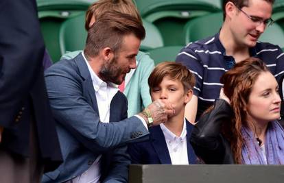 Beckham na Wimbledonu sinu Romeu brisao bradu i ljubio ga