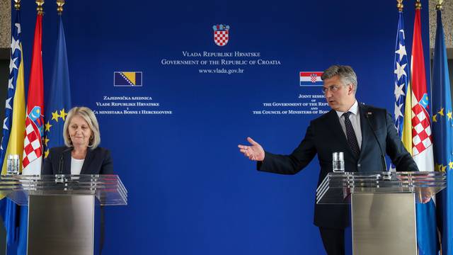 Zagreb: Andrej Plenković i Borjana Krišto održali konferenciju za medije