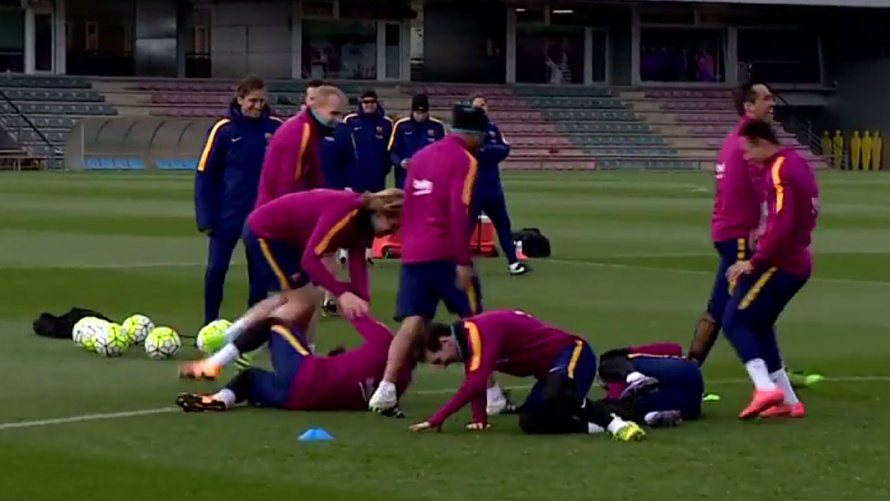 Na treningu Barçe vježba se bacanje: Koga to ismijavaju?