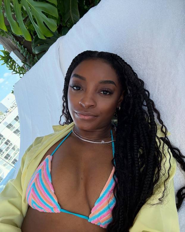 FOTO Simone Biles: Pogledajte mi grudi prije i poslije operacije