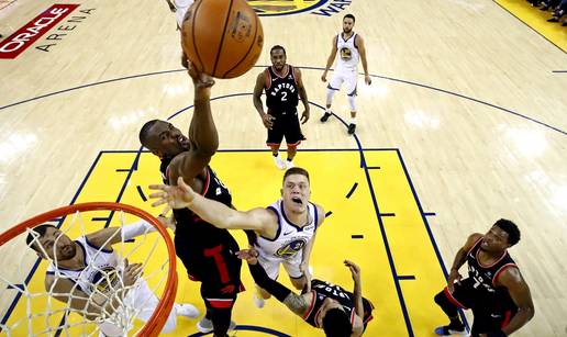Raptorsi slavili i u Oaklandu, Steph Curry nije mogao sam...