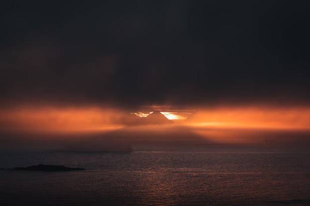 FOTO Ovo je prva plutajuća kućica za odmor na Grenlandu: Cijena noćenja će vas šokirati