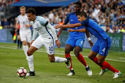 Varane je dobio crveni karton uz pomoć video tehnologije!