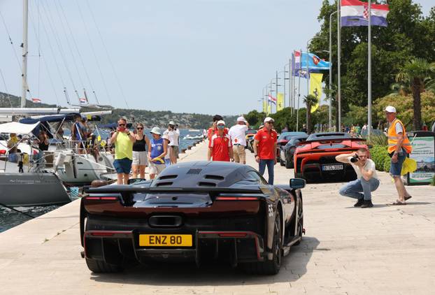 Šibenik: Turneja Ferrari Cavalcade 2026. s više od 120 Ferrarija na šibenskoj rivi