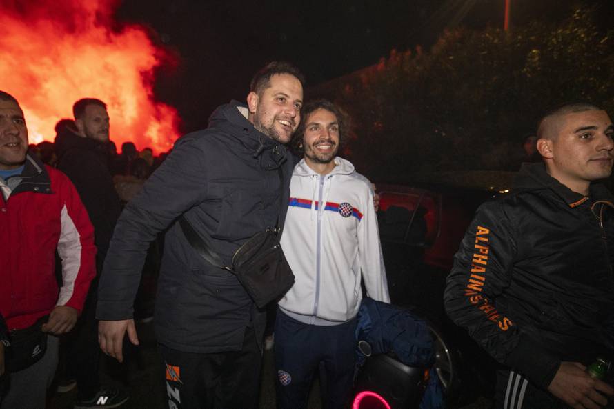 Navijači priredili doček igračima Hajduka koji su slavili u derbiju s Dinamom
