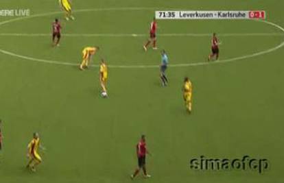 Nevjerojatan gol s centra donio bodove Karlsruheu