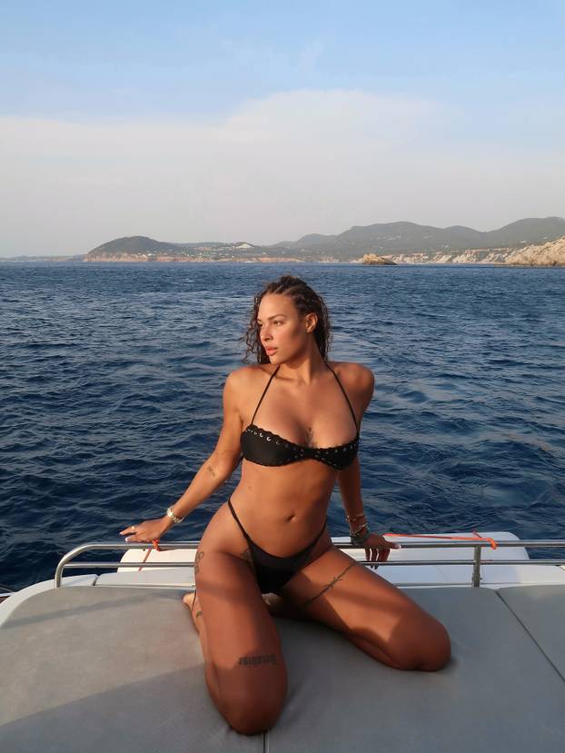 'Više bih zaradila u tjedan dana na platformi za odrasle nego u karijeri u košarci'. Seks obožava