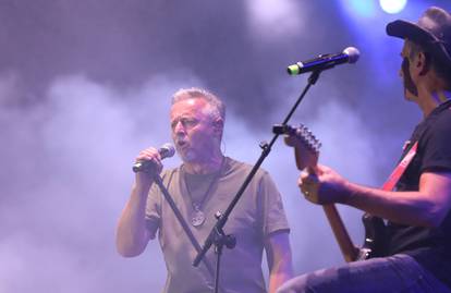 FOTO Baklje, zastave i euforija: Thompson u Dugopolju održao svoj drugi samostalni koncert!