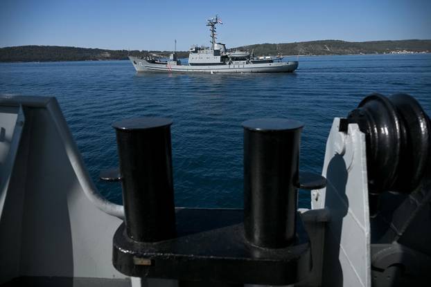 Split: Vježba Hrvatske ratne mornarice za vojni mimoplov