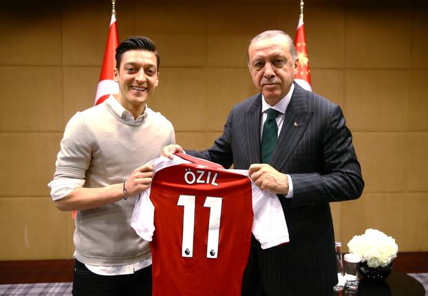 Turkish President Erdogan meets with Arsenal