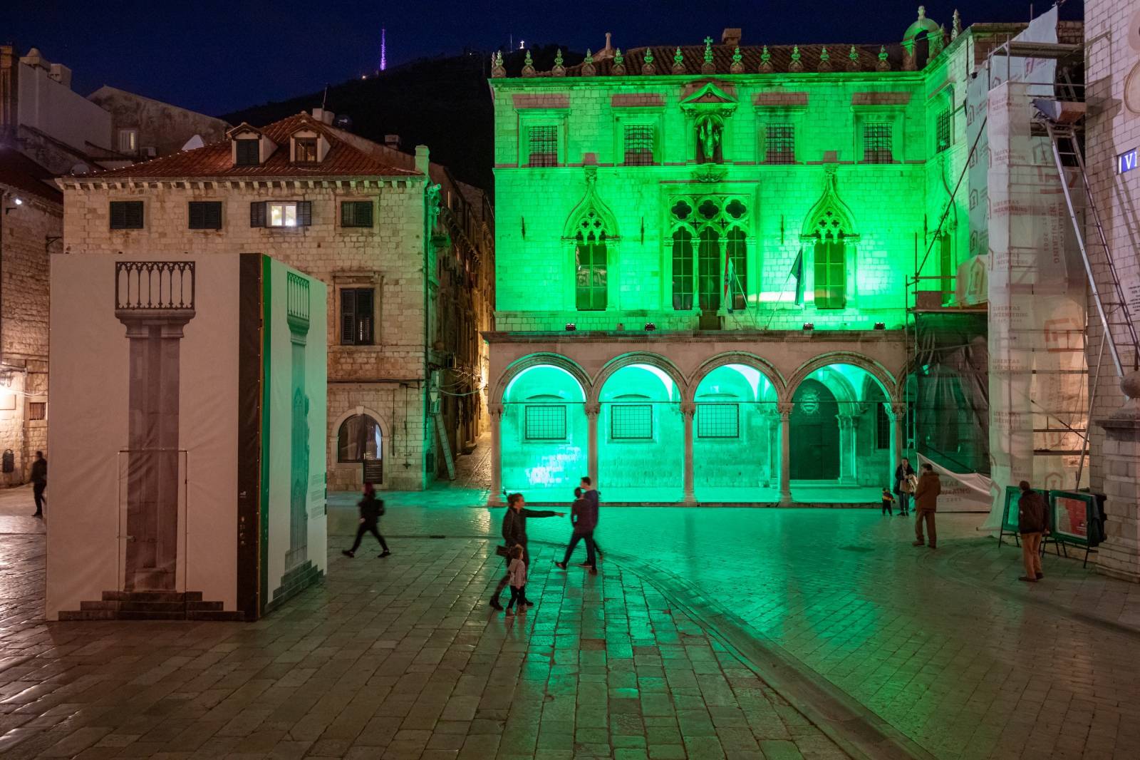 Dubrovacka palaca Sponza osvanula u zelenoj boji