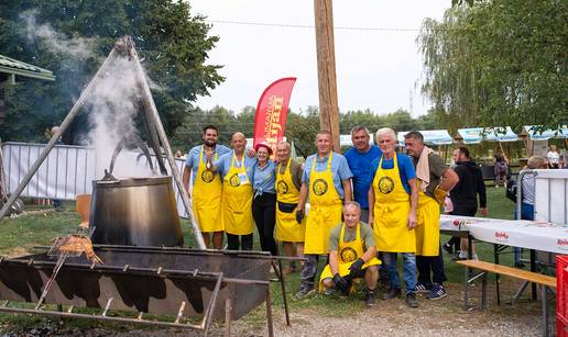 FOTO Fiš paprikaš iz najvećeg kotla u Hrvatskoj oduševio je okusom žiri i posjetitelje